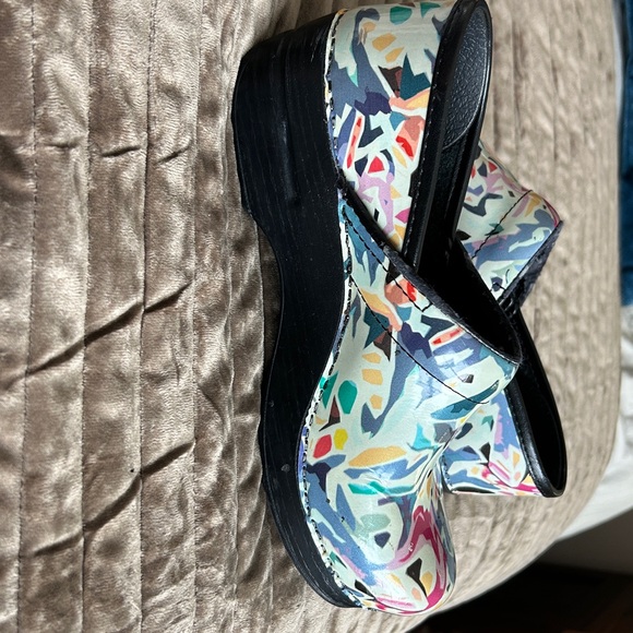 Dansko Multicolor Patterned clogs - Picture 6 of 6